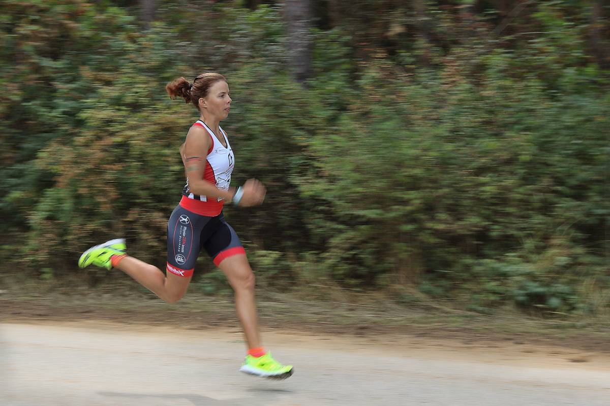 Angela Kühnlein gewinnt medwork Triathlon 2015